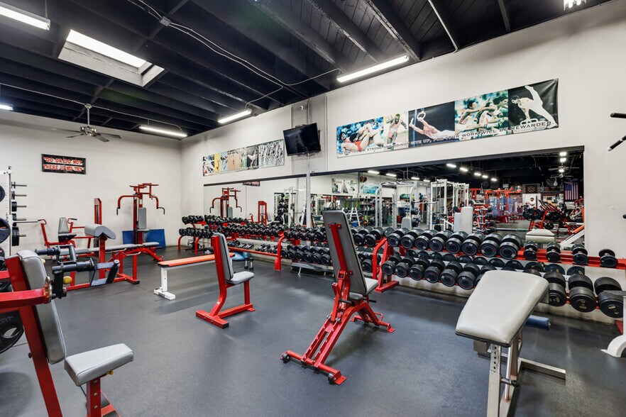 More Photos Of 640 Terminal Way, Costa Mesa Light Manufacturing For Lease