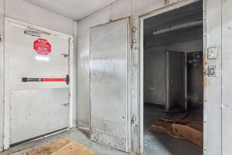 More Photos Of 6620 E Dr Martin Luther King Jr Blvd, Tampa Fast Food For Lease