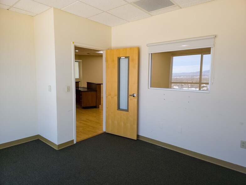 More Photos Of 2600 The American Rd SE, Rio Rancho Office For Lease