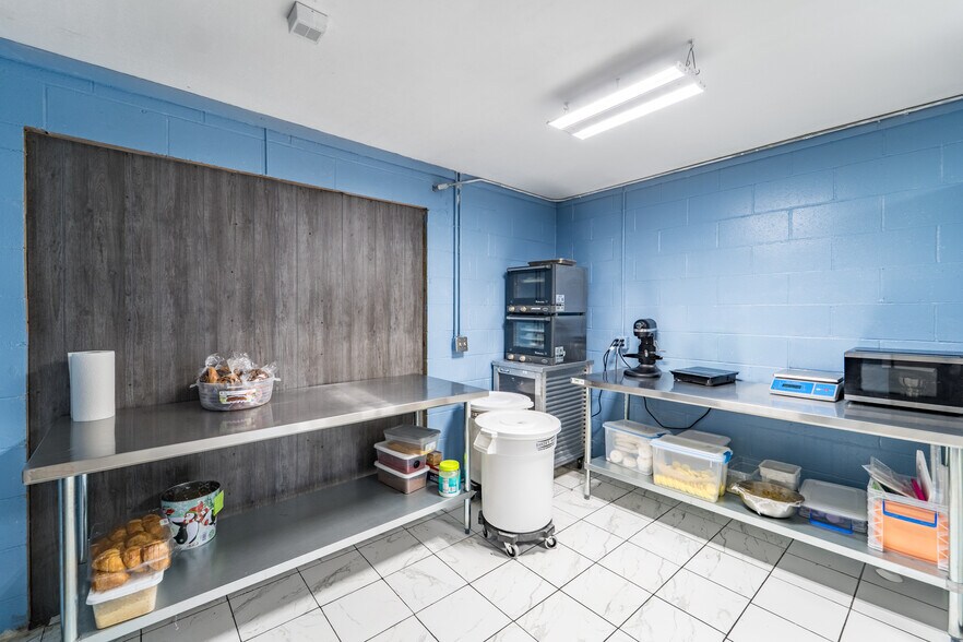 More Photos Of 1707 Merrill Ave, Wausau Freestanding For Sale