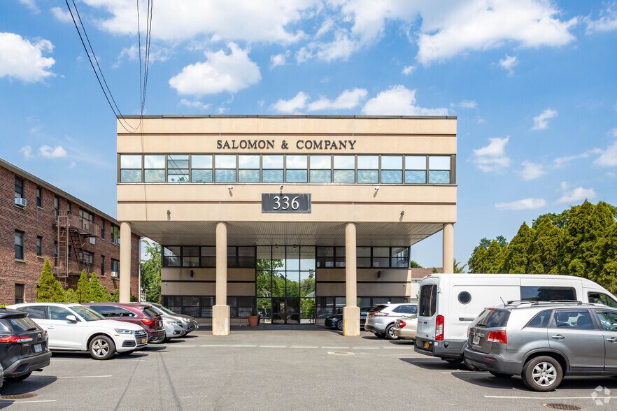 More Photos Of 336 Atlantic Ave, East Rockaway Office For Lease