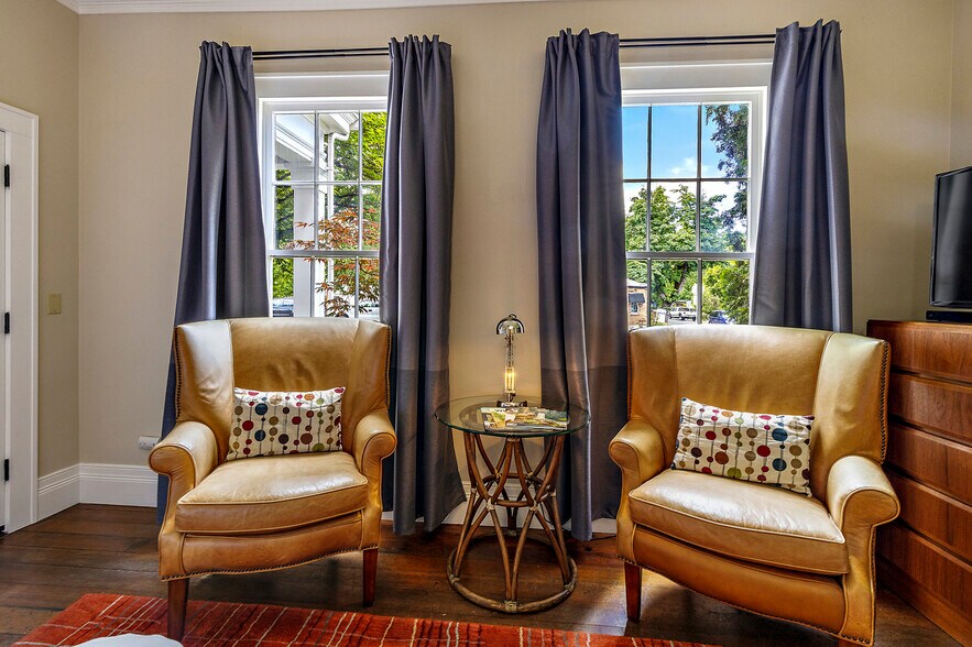 More Photos Of 240 E California St, Jacksonville Hotel For Sale