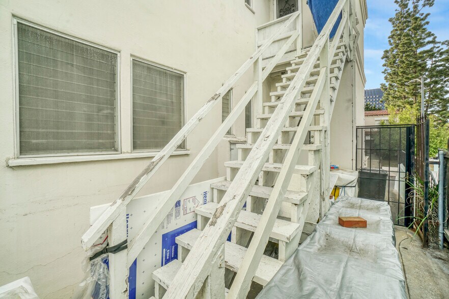More Photos Of 728 S Genesee Ave, Los Angeles Apartments For Sale