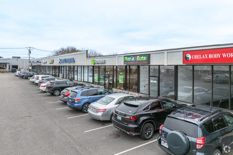 More Photos Of 1201-1205 Fall River Ave, Seekonk Unknown For Lease