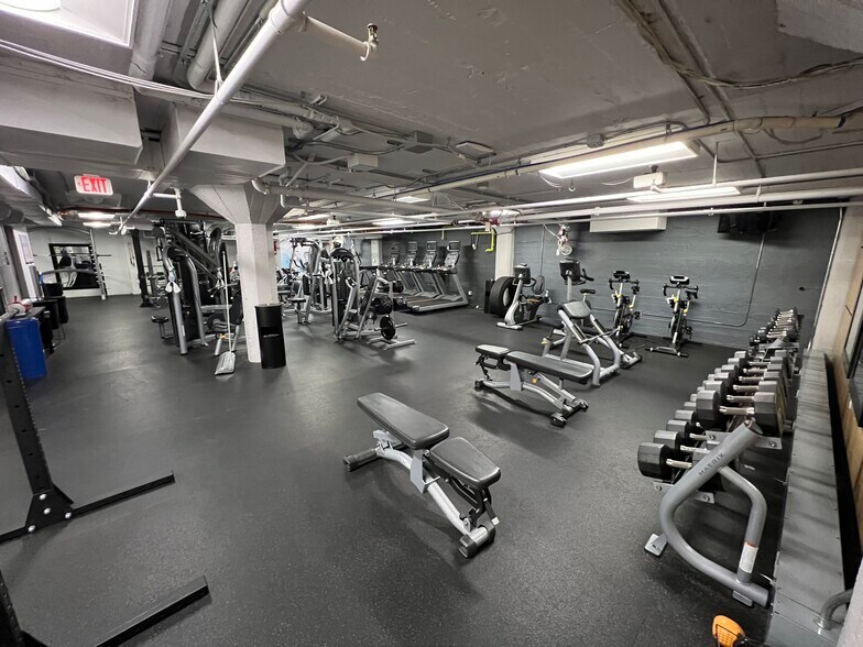 More Photos Of 700 Van Ness Ave, Fresno Office For Lease