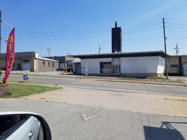 More Photos Of 1015 State Ave, Kansas City Showroom For Lease