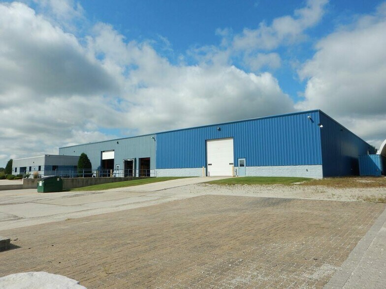 More Photos Of 8624-8626 Hollander Dr, Franksville Warehouse For Sale