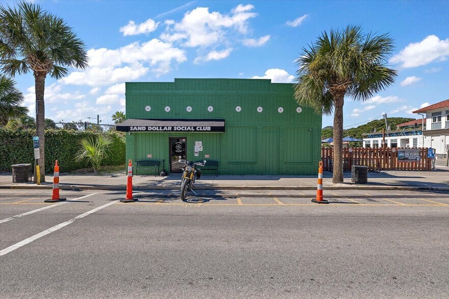 Primary Photo Of 7 Center st, Folly Beach General Retail For Sale