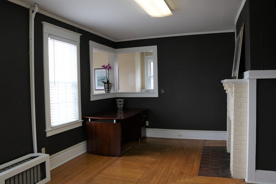 More Photos Of 83 Town St, Norwich Office For Sale