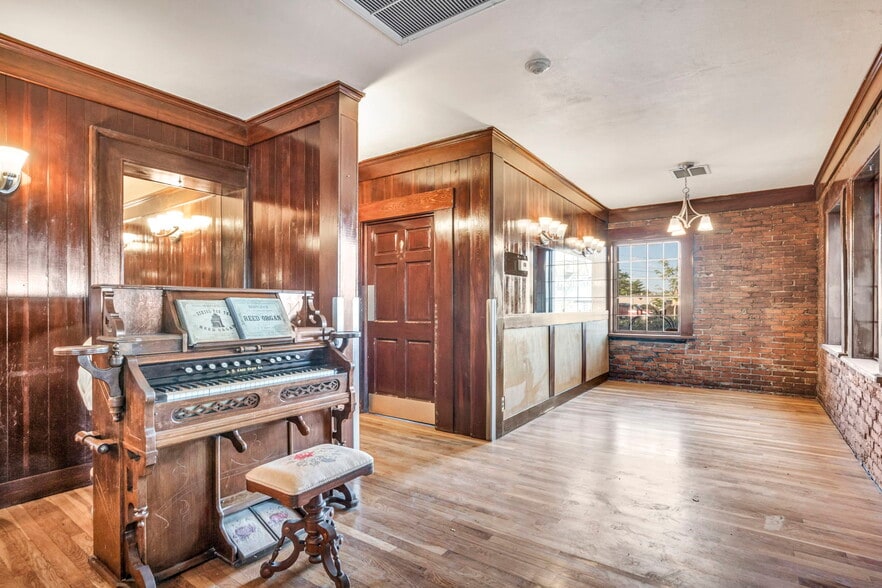 More Photos Of 1555 S Wells Ave, Reno Restaurant For Sale