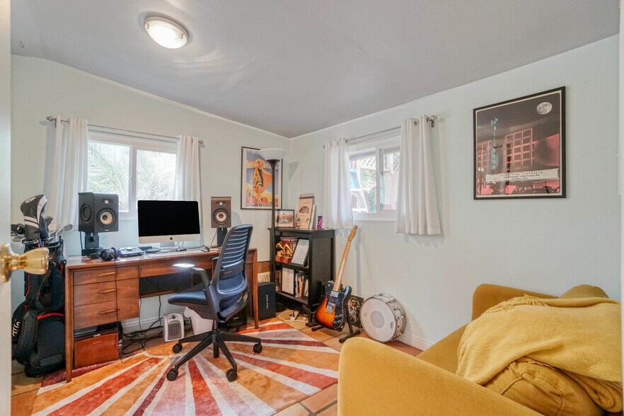 More Photos Of 2420 N Beachwood Dr, Los Angeles Multifamily For Sale