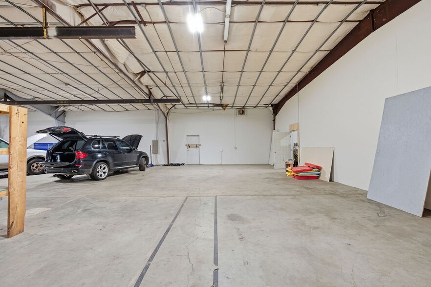 More Photos Of 5827 N Florida St, Spokane Manufacturing For Sale