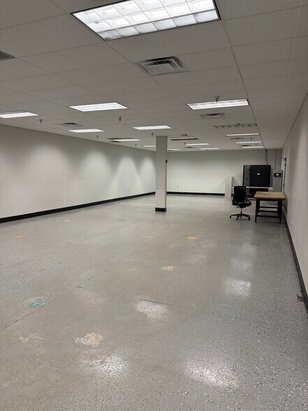 More Photos Of 2720-2736 River Green Cir, Louisville Light Manufacturing For Lease