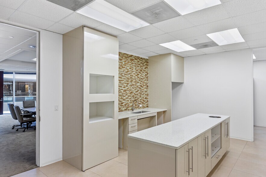 More Photos Of 16666 Northchase Dr, Houston Office For Lease