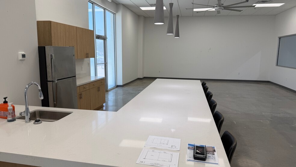 More Photos Of 2433 Tarpley Rd, Carrollton Warehouse For Lease