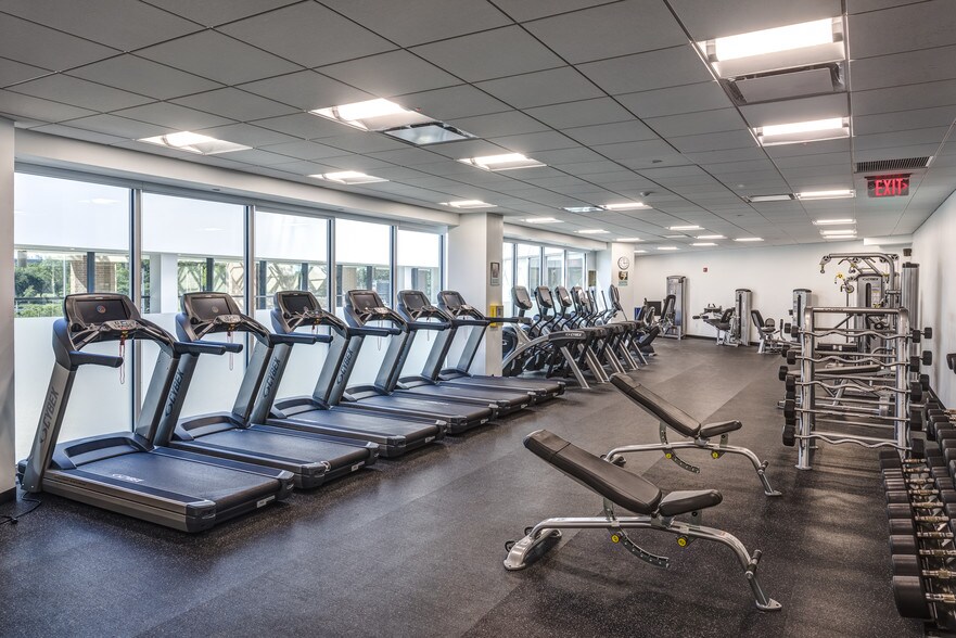 More Photos Of 208 Harbor Dr, Stamford Unknown For Lease