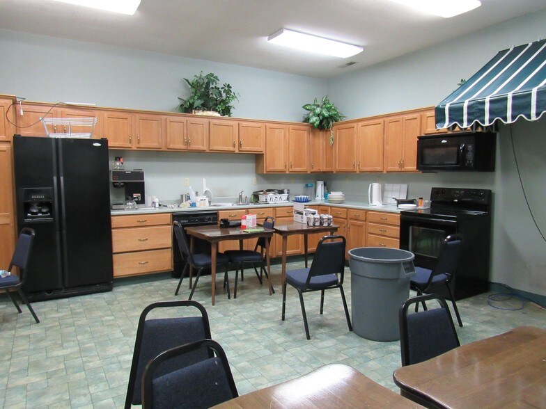 More Photos Of 2509 W 2nd St, Marion Office For Lease