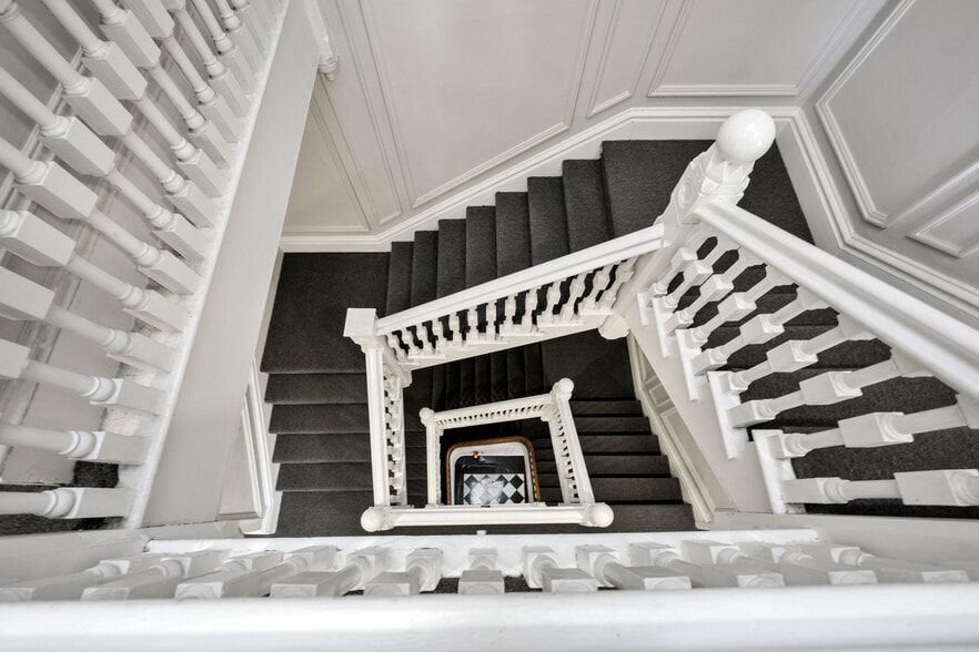 More Photos Of 164 Marlborough St, Boston Dormitory For Sale