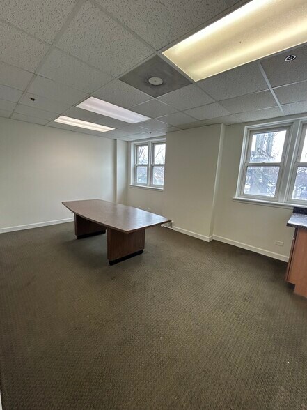More Photos Of 7161 N Cicero Ave, Lincolnwood Office For Lease