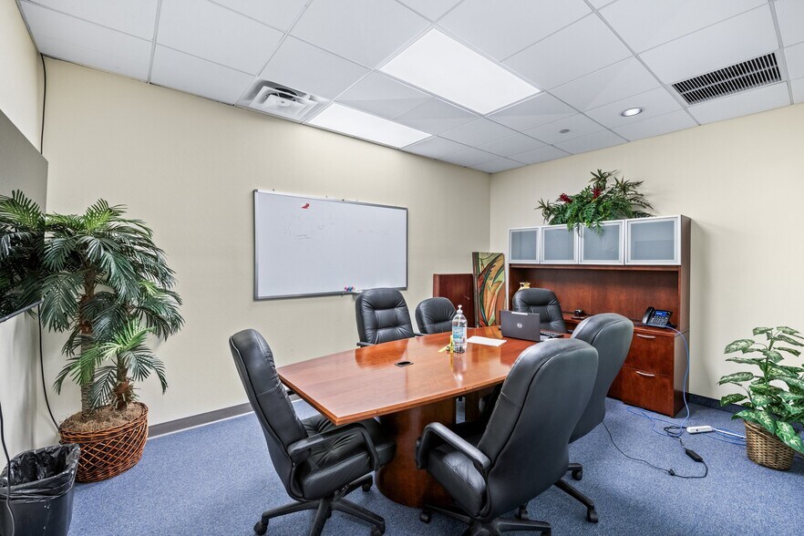 More Photos Of 6015 31st St E, Bradenton Office For Sale