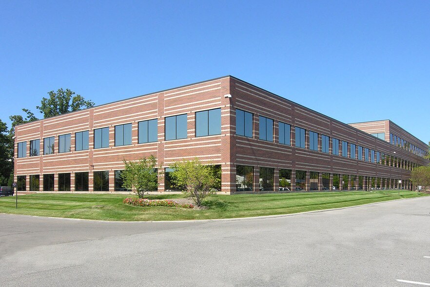 More Photos Of 31440 Northwestern Hwy, Farmington Hills Office For Lease