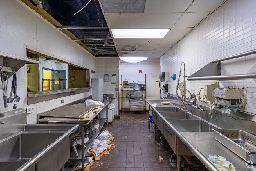 More Photos Of 300 Town Center Rd, Matteson Restaurant For Sale