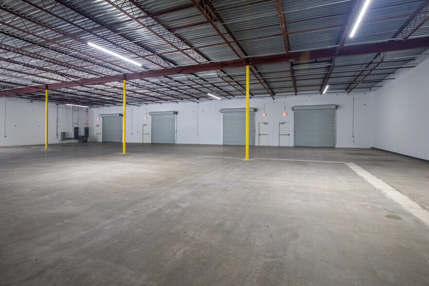 More Photos Of 10325 Landsbury Dr, Houston Unknown For Lease