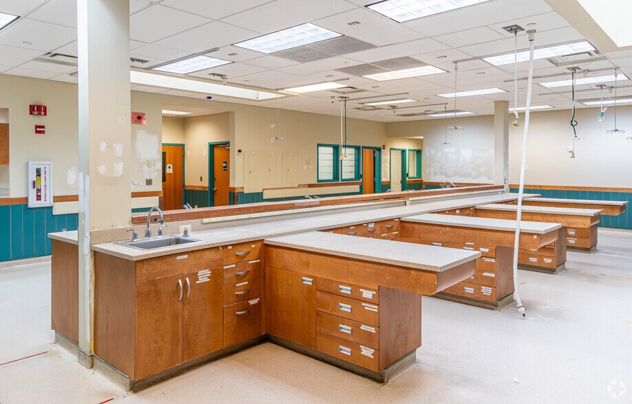 More Photos Of 197 Hance Ave, Tinton Falls Medical For Sale