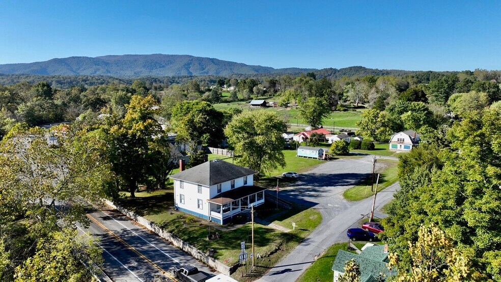 More Photos Of 101 Davis st, Alderson Freestanding For Sale
