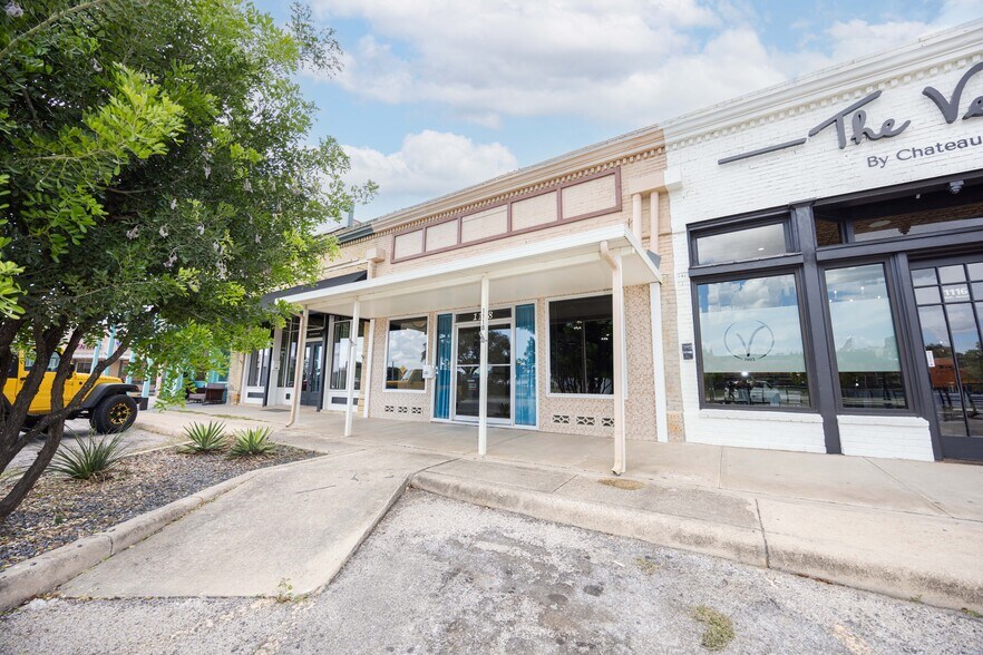More Photos Of 1118 18th St, Hondo Storefront For Sale