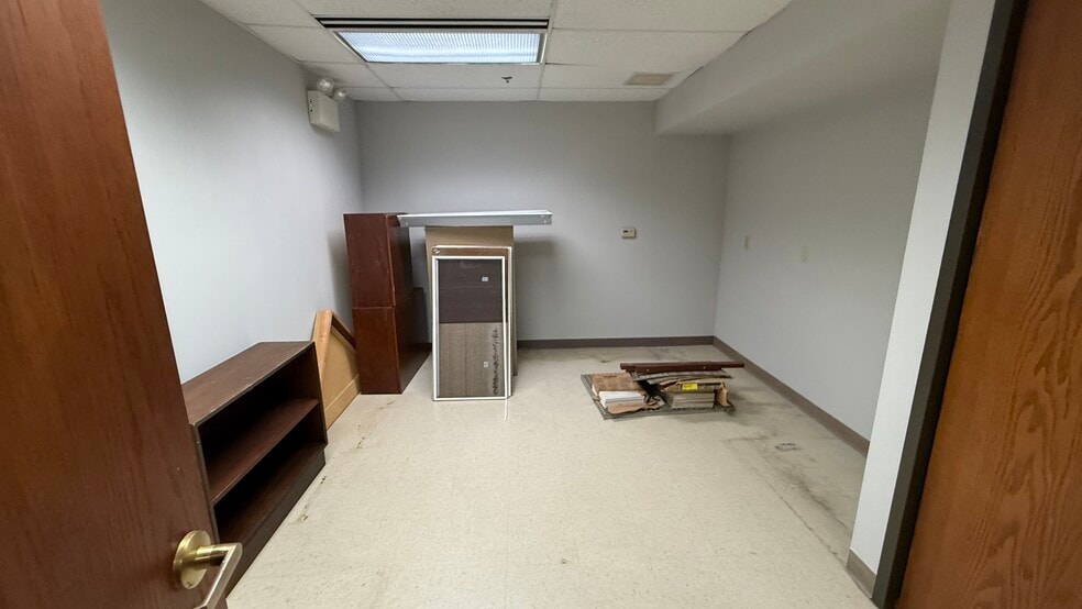 More Photos Of 2925 William Penn Hwy, Easton Office For Lease