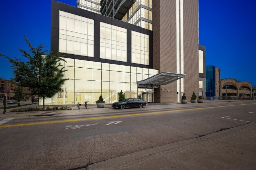 Primary Photo Of 404 E College St, Iowa City Hotel For Sale