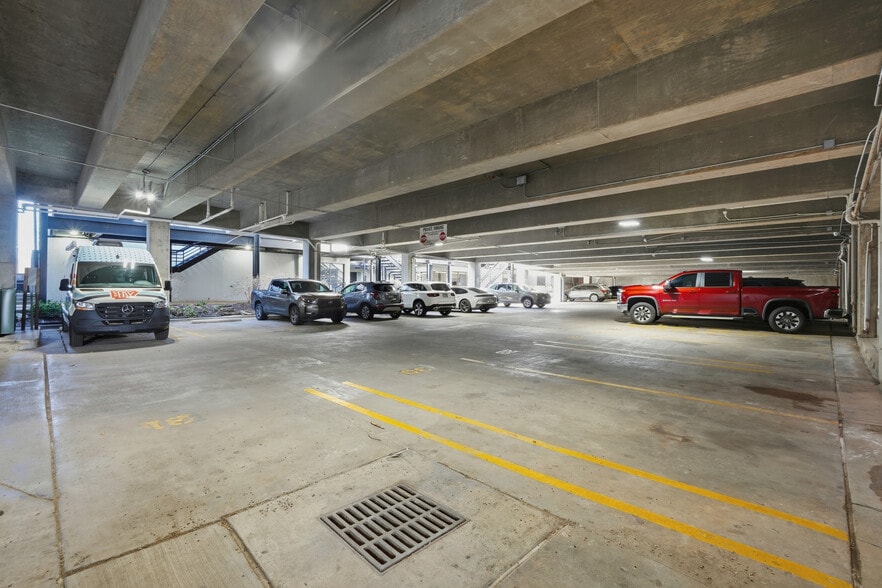 More Photos Of 21 W Mountain St, Fayetteville Storefront Retail Office For Lease