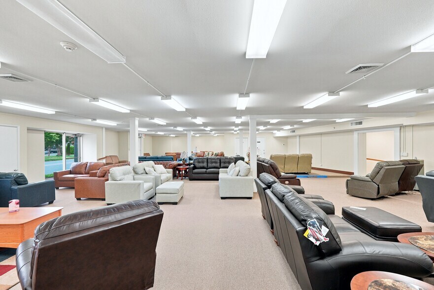 More Photos Of 3506 Memorial Ave, Lynchburg Office For Sale