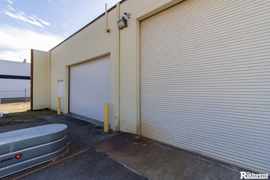 More Photos Of 5345-5351 Great Oak Dr, Lakeland Light Distribution For Lease