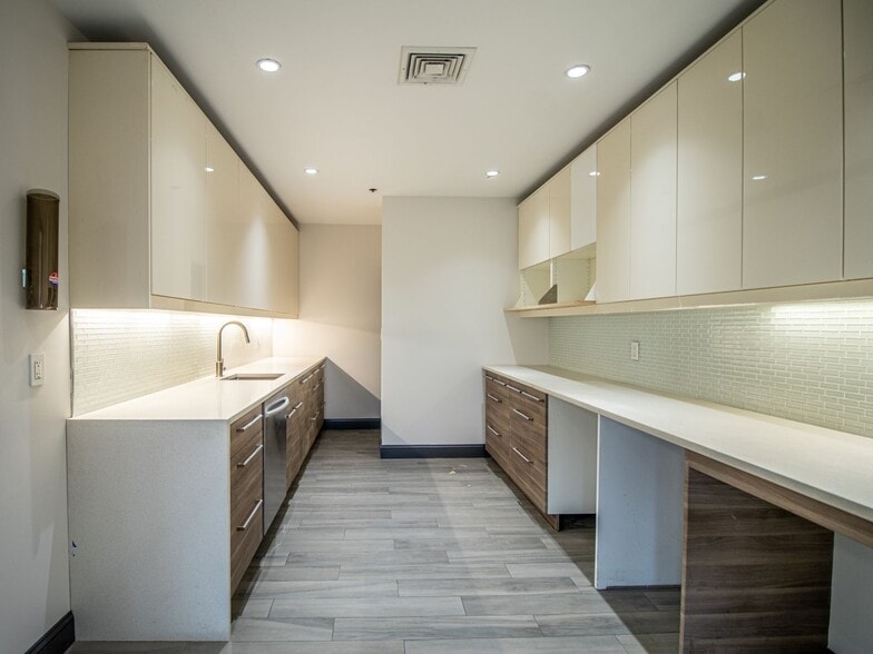 More Photos Of 83 Broad Ave, Fairview Warehouse For Lease