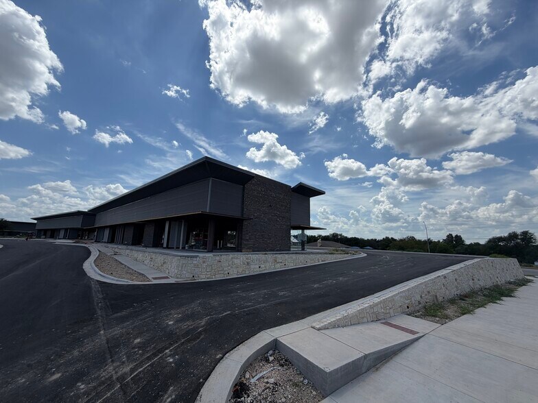 More Photos Of 900 Cypress Creek Rd, Cedar Park Unknown For Lease