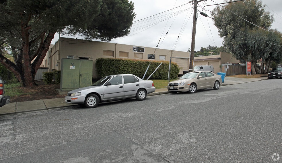 More Photos Of 513-579 Mountain View Ave, Belmont Manufacturing For Lease