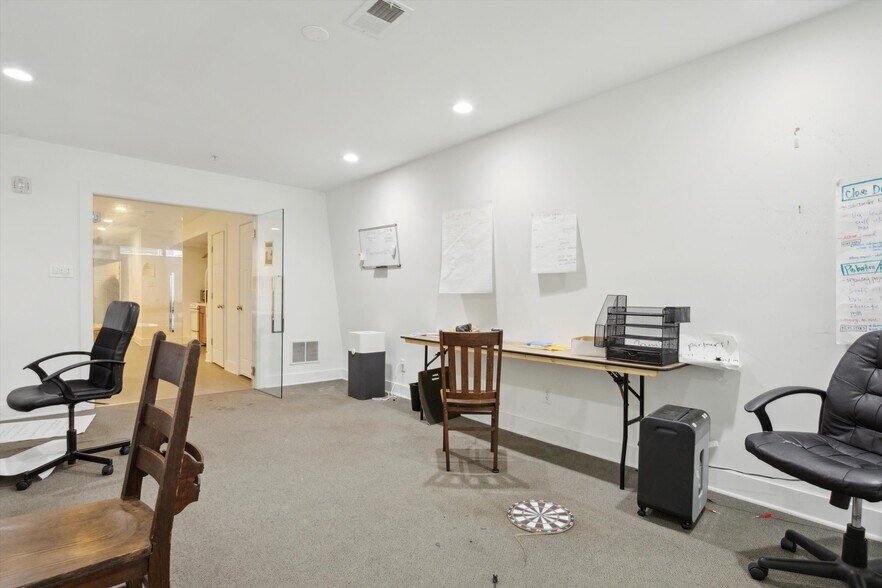 More Photos Of 631 N 12th St, Philadelphia Office Residential For Lease