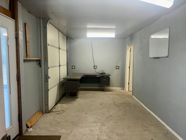 More Photos Of 26229 W 180th St, Purcell General Retail For Sale