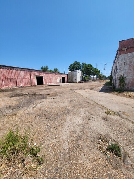 More Photos Of 200 Lameuse St, Biloxi Warehouse For Lease