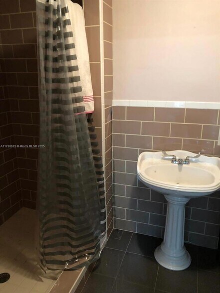 More Photos Of 1751 38th Pl. Unit 1004A Pl, Hialeah Flex For Sale