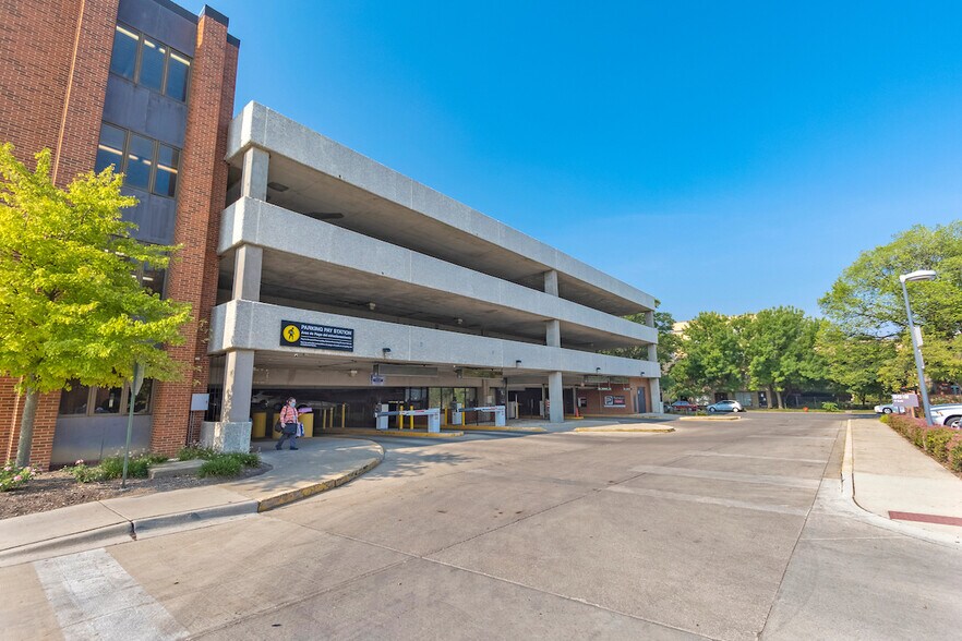 More Photos Of 1945 W Wilson Ave, Chicago Medical For Lease