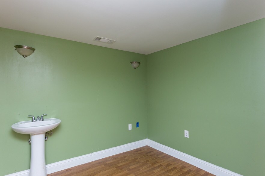 More Photos Of 102 S Main St, Wetumpka Storefront Retail Residential For Sale