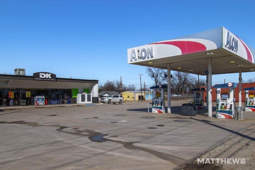 More Photos Of 1501 Coggin Ave, Brownwood Convenience Store For Sale