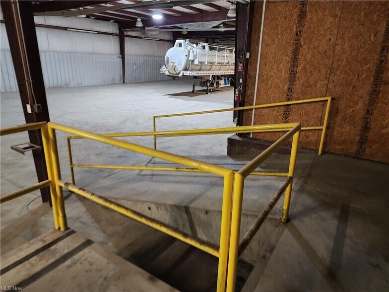 More Photos Of 2055 Greif Rd, Zanesville Warehouse For Lease