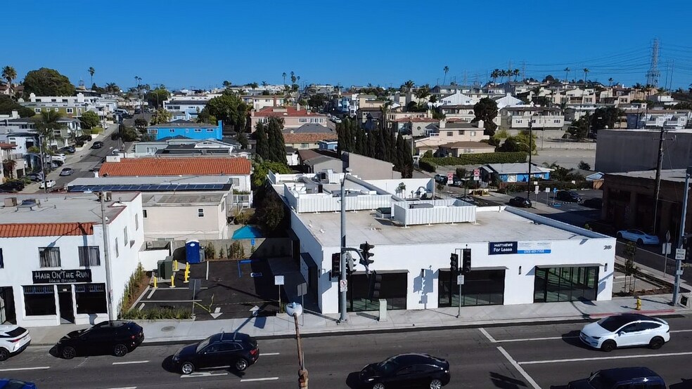 More Photos Of 210 Pacific Coast Hwy, Hermosa Beach Storefront For Lease