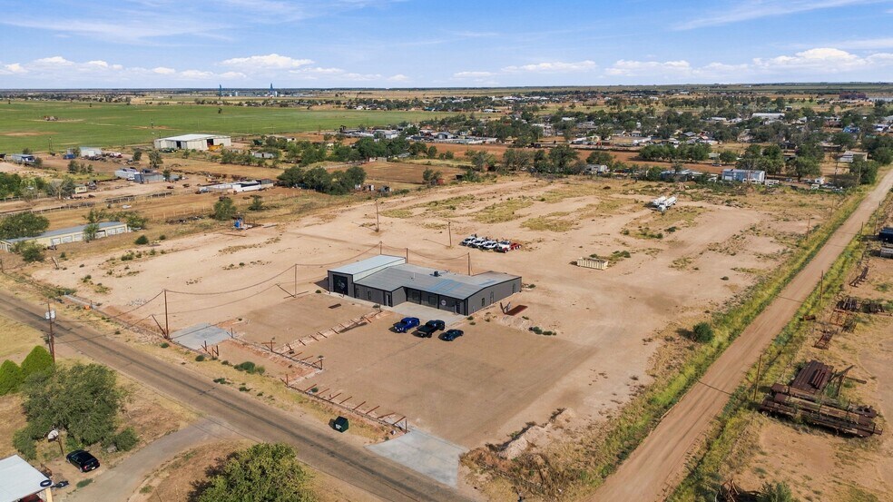 More Photos Of 1801 13th St, Levelland Light Distribution For Sale