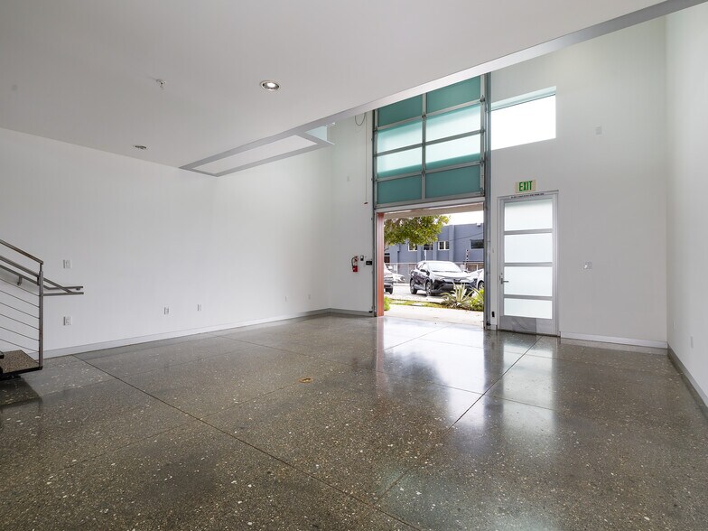 More Photos Of 227 California St, El Segundo Loft Creative Space For Lease