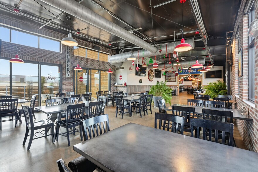 More Photos Of 706 E 23rd St, Lawrence Restaurant For Sale